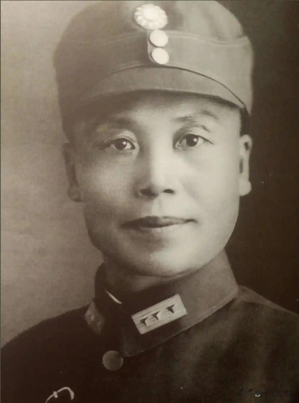 1921年广西大乱，陆荣廷仓皇出逃，手下连长李宗仁拉着两个营消失了。所有人都以为