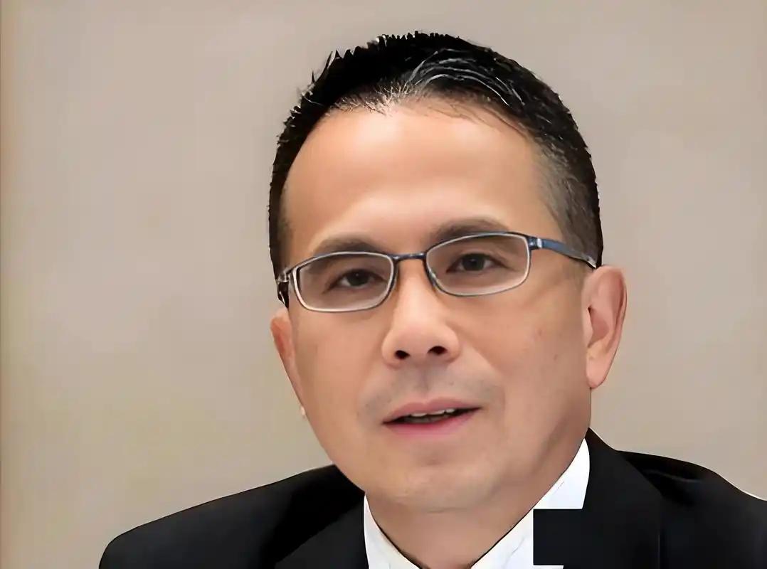 老爹是猛虎，儿子哪会是病猫？李家这回，又把老祖宗的话应上了。长江基建主席李泽钜直