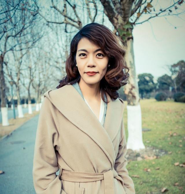 复旦大学陈果说：“见过世面的男人，不缺女人，见过世面的女人，不信男人。看过世界的