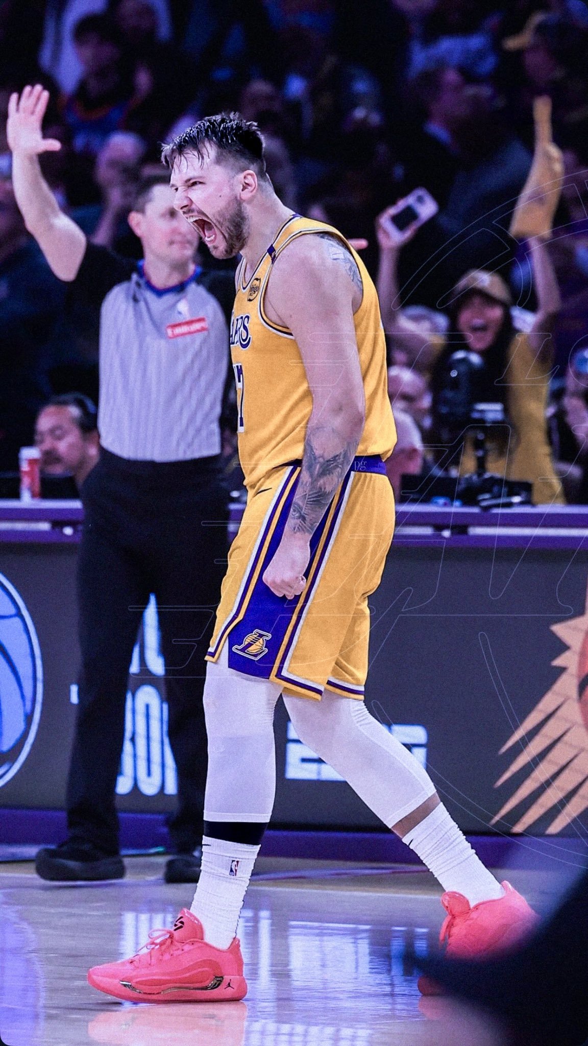 终于赢了！东契奇最后0.5秒绝杀掘金！！！——里夫斯，32分7篮板6助攻——东契