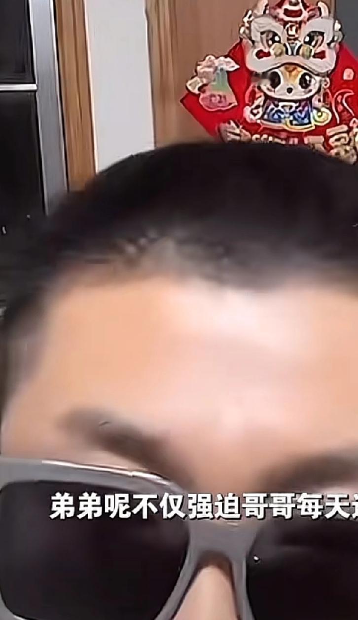 自己吃父母的饭吃了27年，都没觉得父母辛苦！哥哥回来才10天，父母做了10天饭，