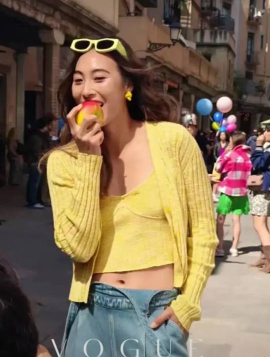 郑钦文的红土战绩对于其自身商业价值的重要性，她心里比谁都清楚，但是送到手里的广告