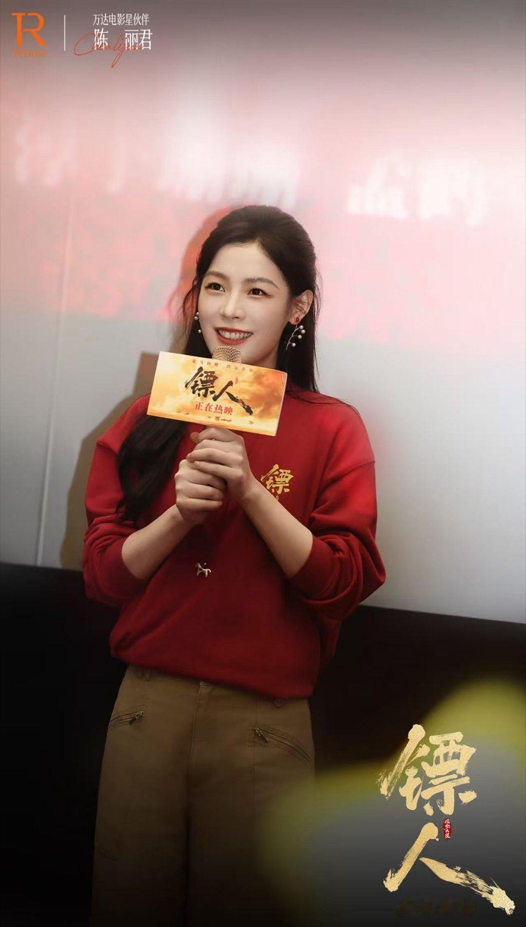 【春节看陈丽君红红火火】陈丽君押镖到大湾区了21日，发布怼脸拍四宫格，并配文：大