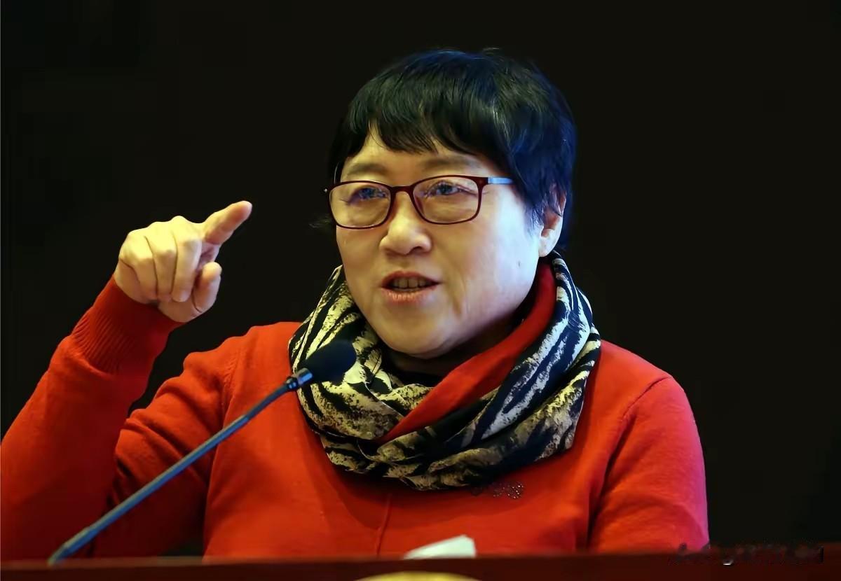性学专家李银河说：“做老婆的，别管男人跟谁睡，他出去了，不在你身边，你管他干