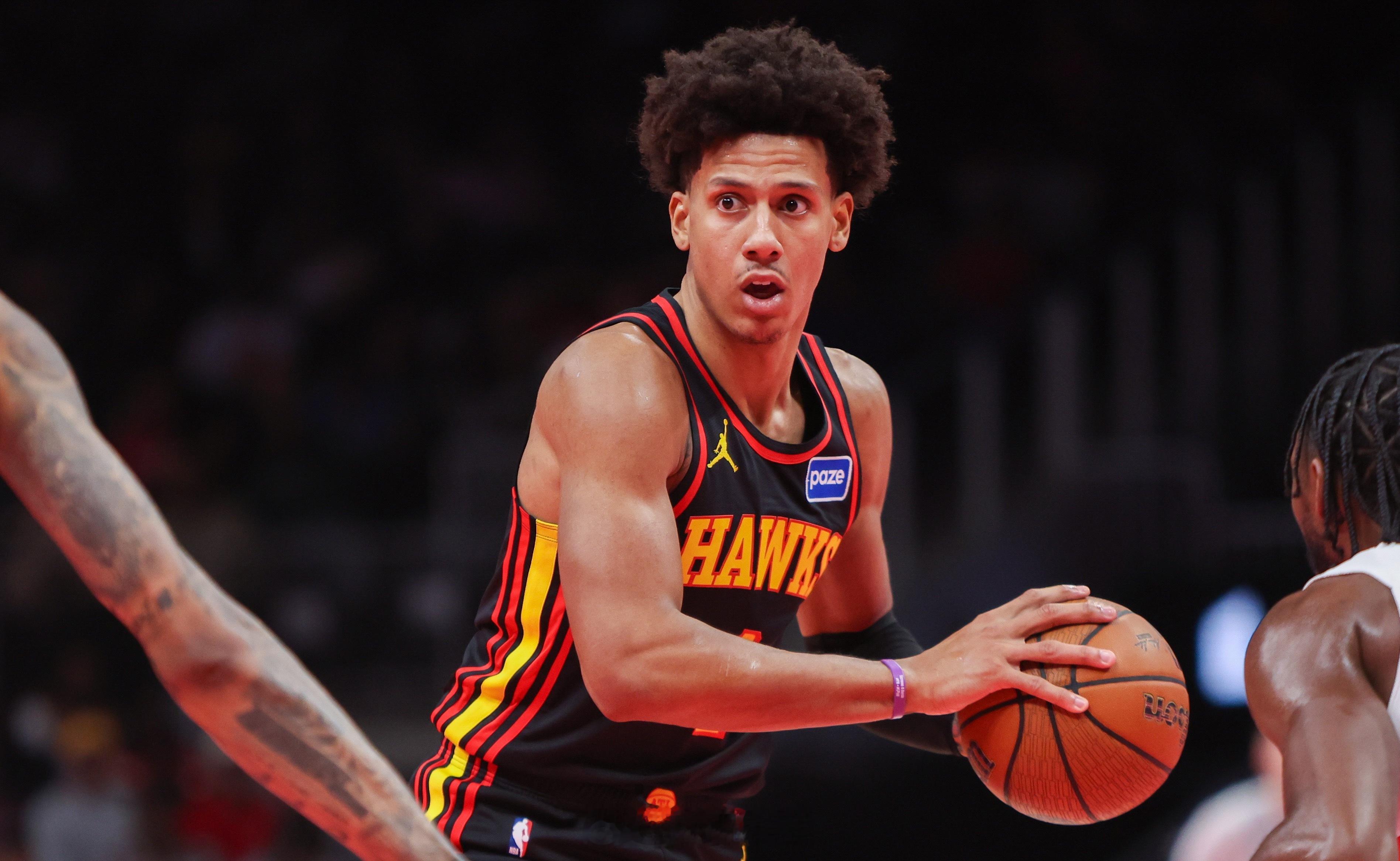 NBA常规赛，76人半场58-57老鹰。上半场比赛，杰伦·约翰逊延续了上一场火热