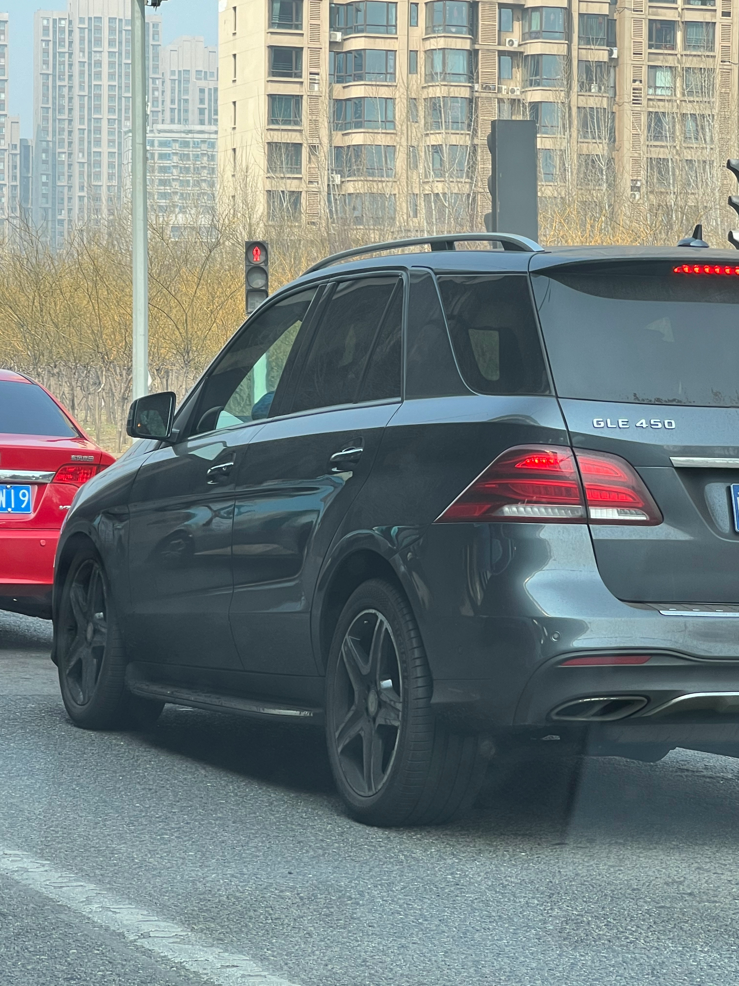 偶遇初代“假AMG”当时这款高功率的M276发动机，车辆尾标叫做450但是打开机