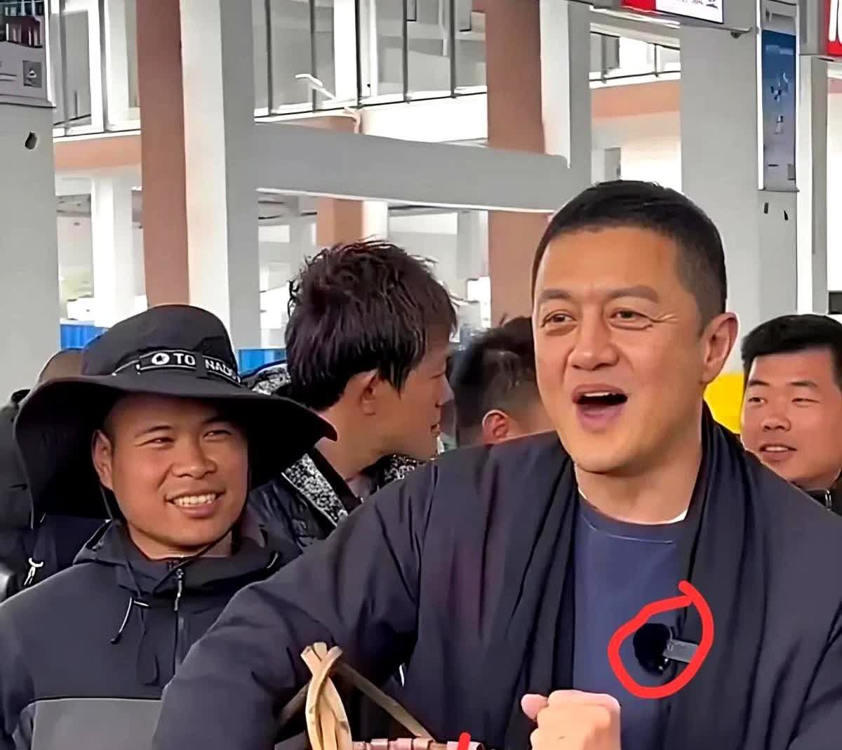 李亚鹏的后槽牙都快咬碎了吧！他实在想不明白。去年搞的那个白酒项目
