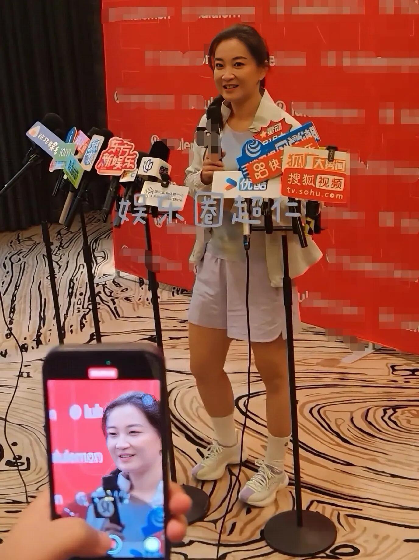 别让镜头“偷走”好身材！贾玲靠毅力减肥保持到现在都没有反弹，真心值得佩服👍贾玲