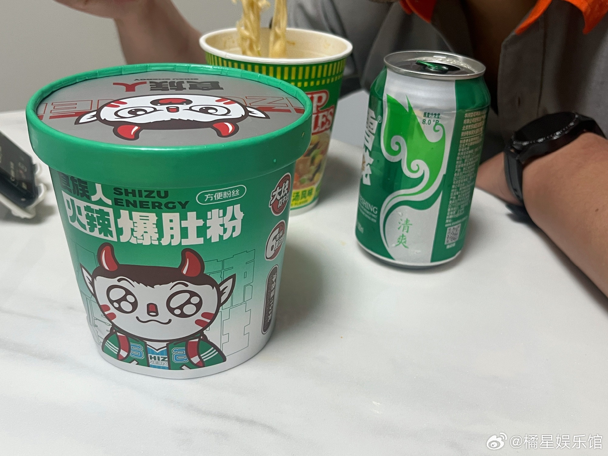 最节俭的人投胎到我家了看着我奶把月饼盒子全攒着，说过年装干果正好用，现在我家的