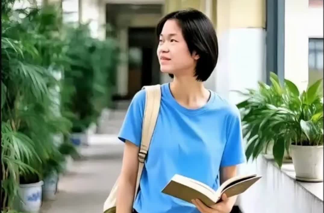 婵宝，吓我一跳。看多了全红婵跳水台上的英姿，也看过台后那种不修边幅，囧囧