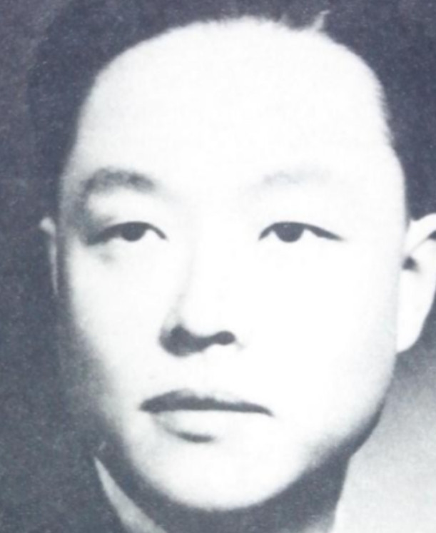 1946年8月，大汉奸万里浪被枪决后，家人在收殓时，发现不是他的尸体。大特务毛森