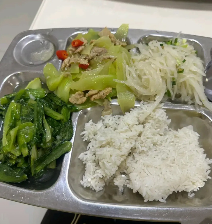 公公养老院的午餐，大家看看咋样？
