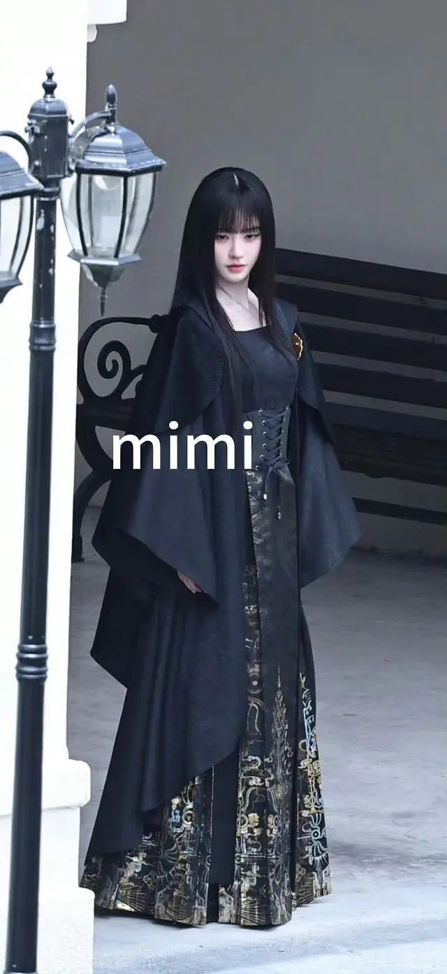 鞠婧祎这个衣服还挺适合她的，就是感觉她变样了又