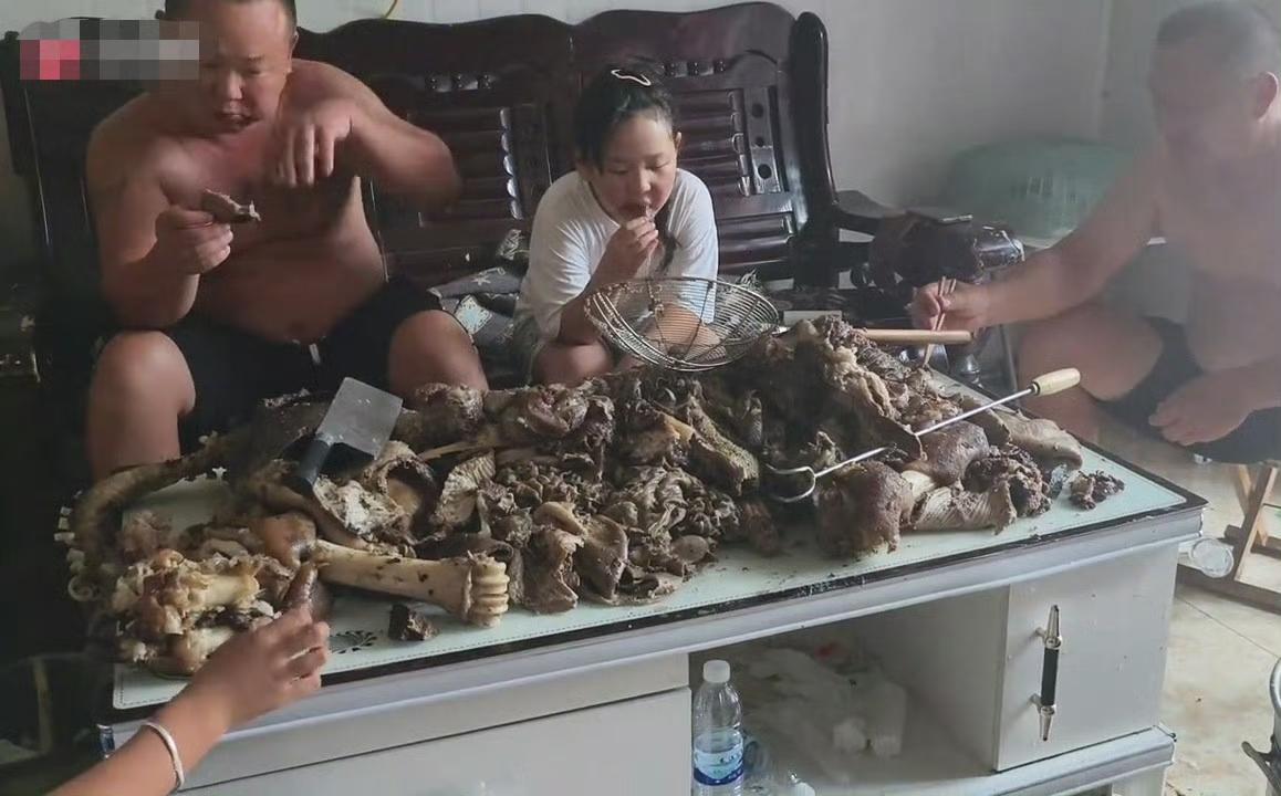 再配上一场足球赛，那就酣畅淋漓了。