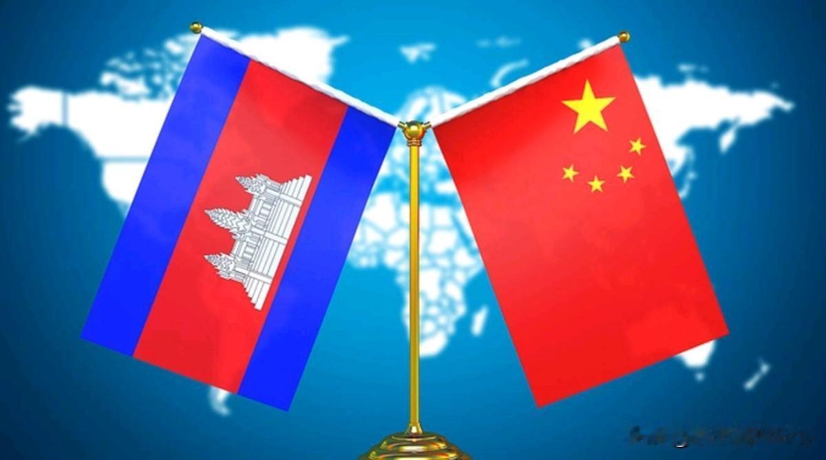 洪森明明可以走一步活棋，但是现在却非要硬撑着。说实话，泰国与柬埔寨之间的事情，说