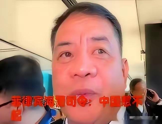 凌晨4点，南海仁爱礁，我们的海警直接踩上了菲律宾船的甲板。这不是拍电影，这是6月