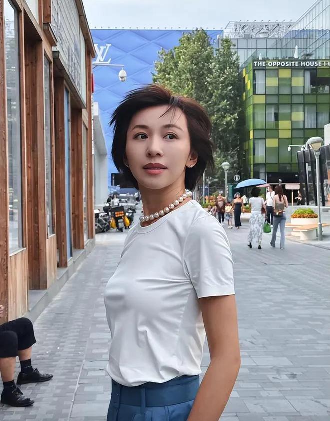 儿女顾不上老人,养老院可靠吗?欧阳夏丹最近关于养老问题上了热搜，她说老了有专业