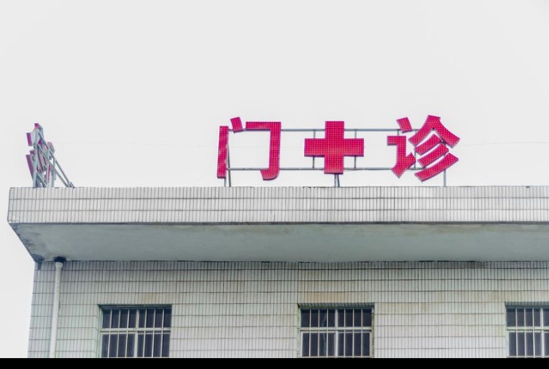 现在的社会已经不是唯学历时代，学一项技能，找准一条适合自己的道路，可能比高学历更