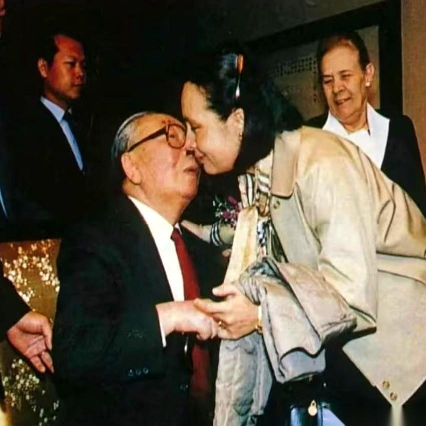 蒋经国唯一的女儿蒋孝章，是他捧在手心里的宝贝。他千算万算，没算到，那个他亲自挑