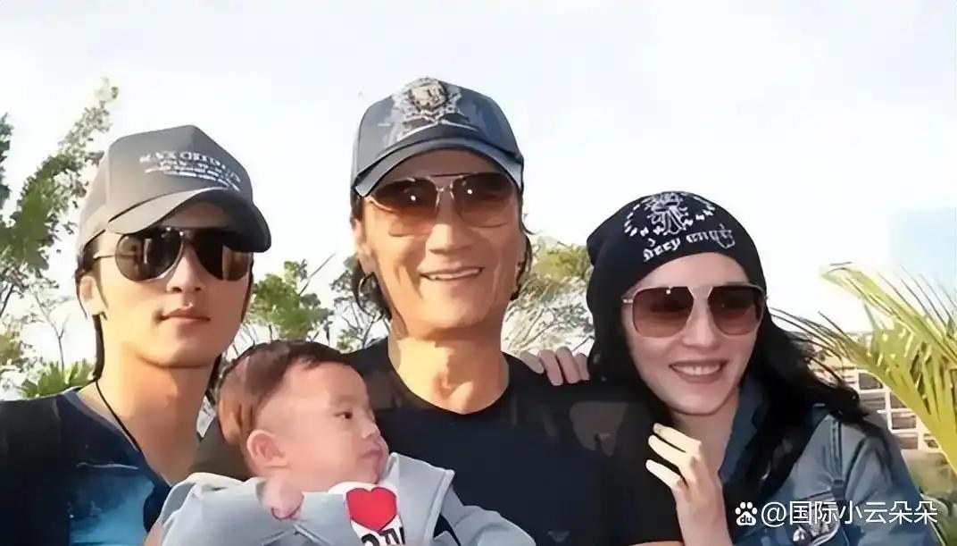 离婚15年最体面结局：谢贤葬礼上，张柏芝活成最大温柔从业多年，看过娱乐圈太