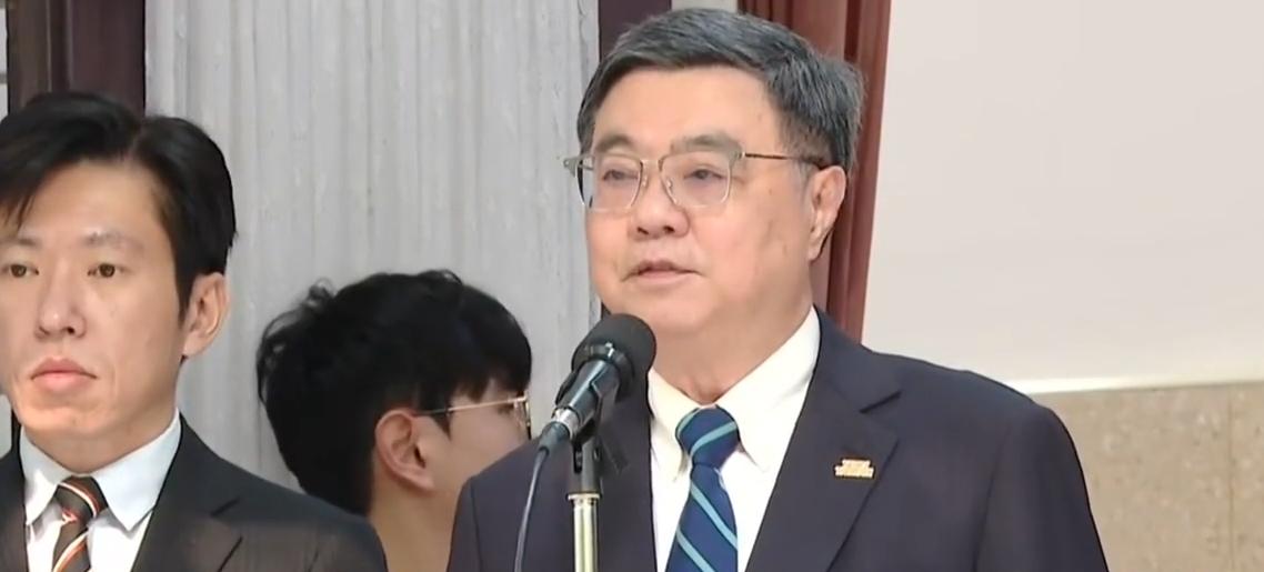 台湾地区行政机构负责人桌荣泰今天上午对国民党主席郑丽文访问大陆一事嚣张妄言叫嚣称