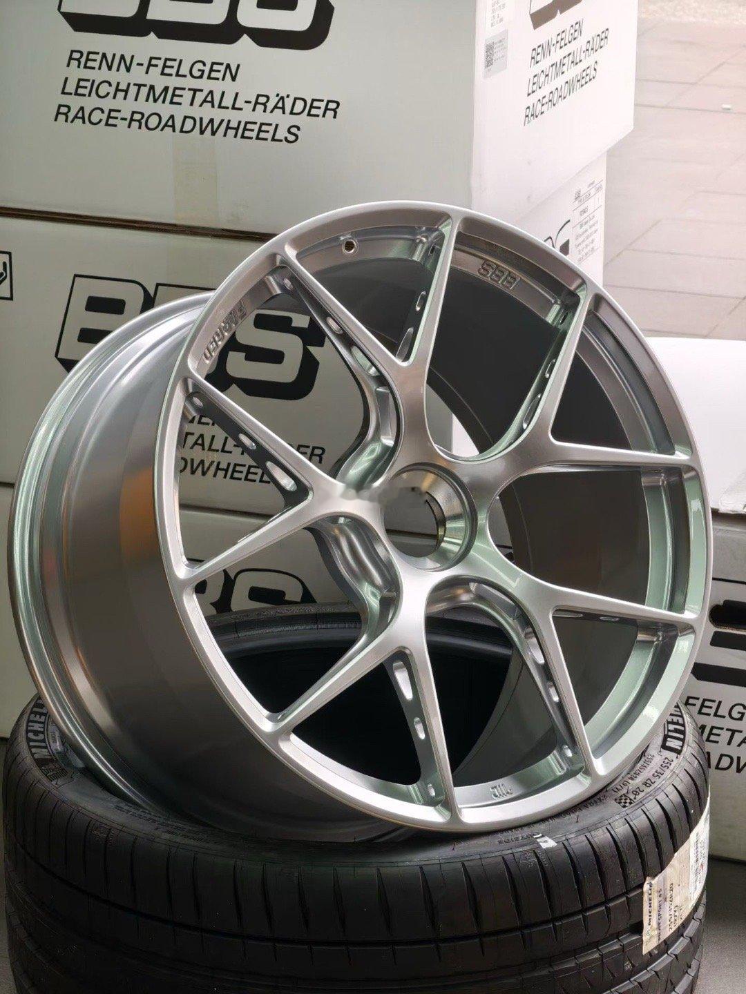 大哥，你的跨年礼物🎁到了保时捷911992Turbos单孔BBSFI