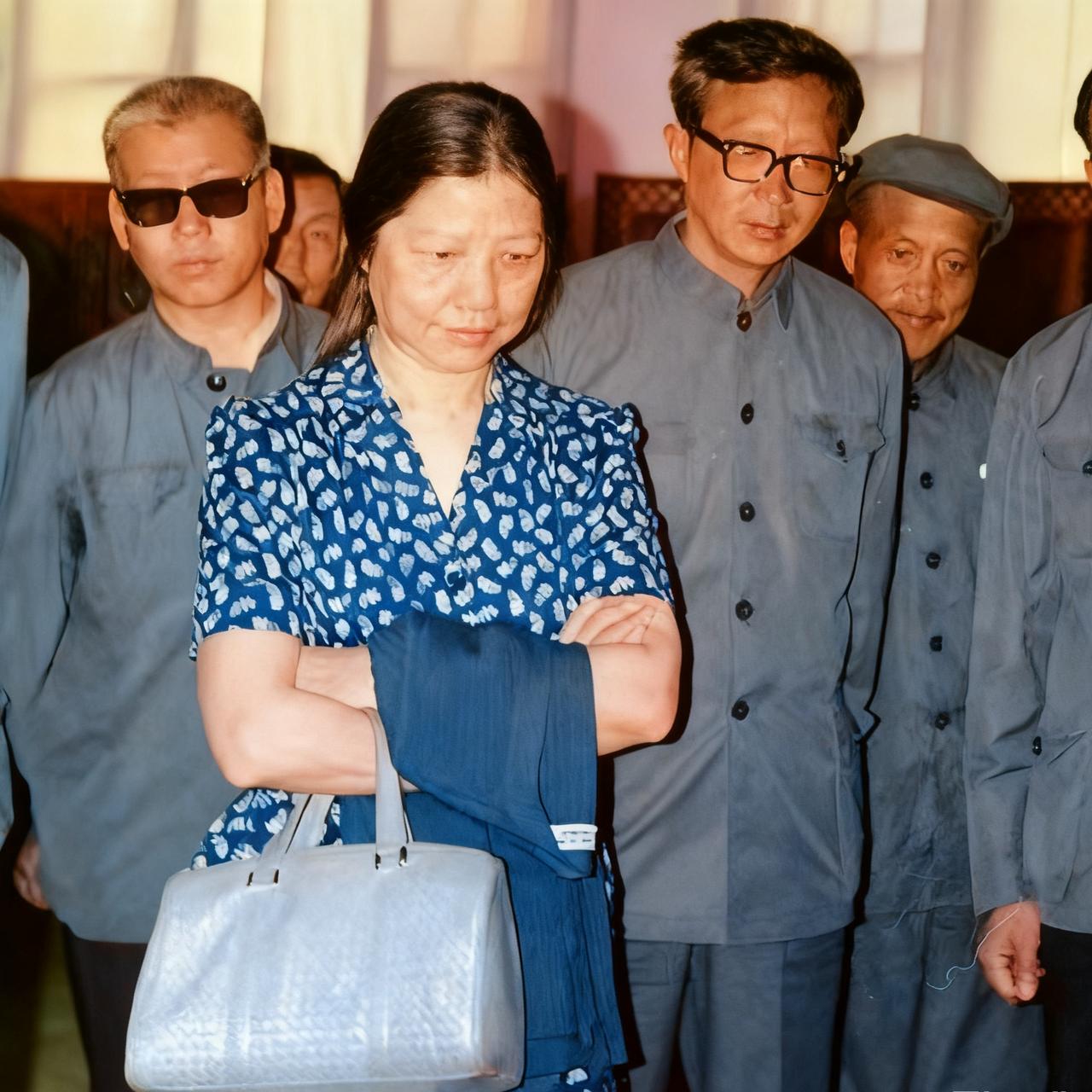 70年代,李政道妻子秦惠䇹女士,一张罕见的留影,颜值虽比不上杜致礼,却也是难得的