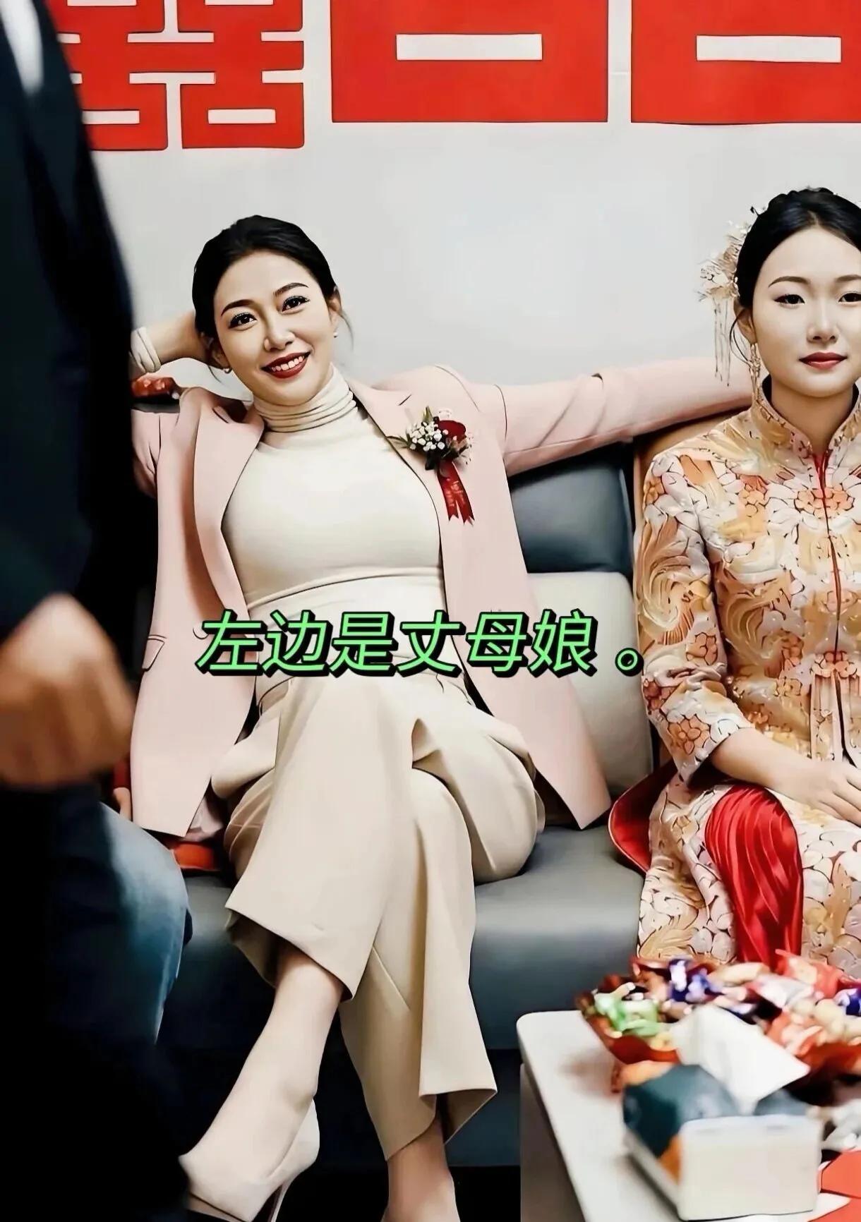 这是不是很多人理想的样子？女儿出嫁，妈妈依旧优雅年轻。想问一下大家，妈妈多