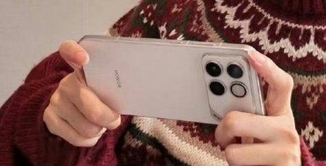 荣耀WIN真机外观露出，矩阵镜组+后置三摄还有“WIN”标识镜头Deco，辨识度