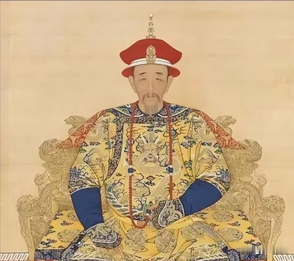 康熙的“玄烨”俩字，汉人念了三百年，全念错了。这俩字压根不是汉语，是满语的音
