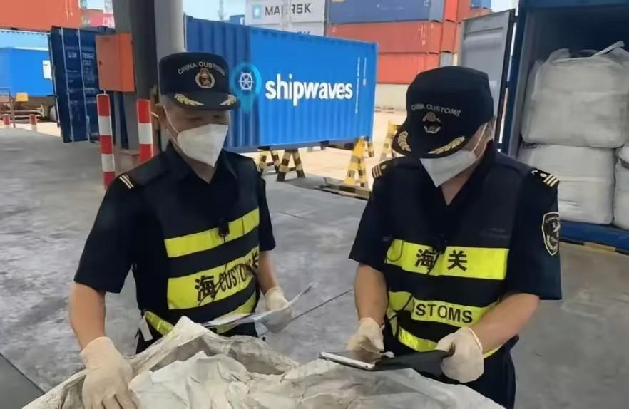 国安部这次公布特大稀土走私事件，真是让人惊掉下巴。中国稀土出口管制后，西方国家为