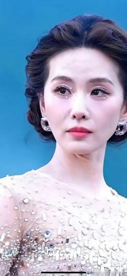刘诗诗从此不敢见观音美施真的应该感谢仙…让她蹭了二十年…从一个普女到可以倚老卖