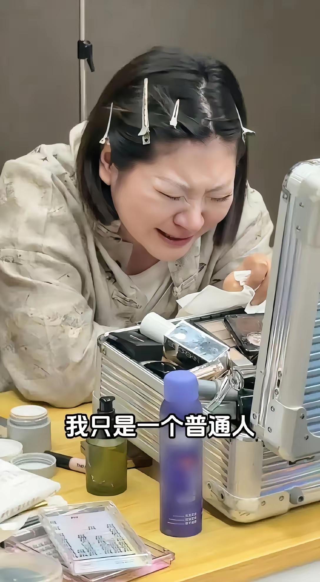 恶魔在人间！电影《消失的他》还是拍保守了，王暖暖经历了8轮大型手术，瘫痪了3