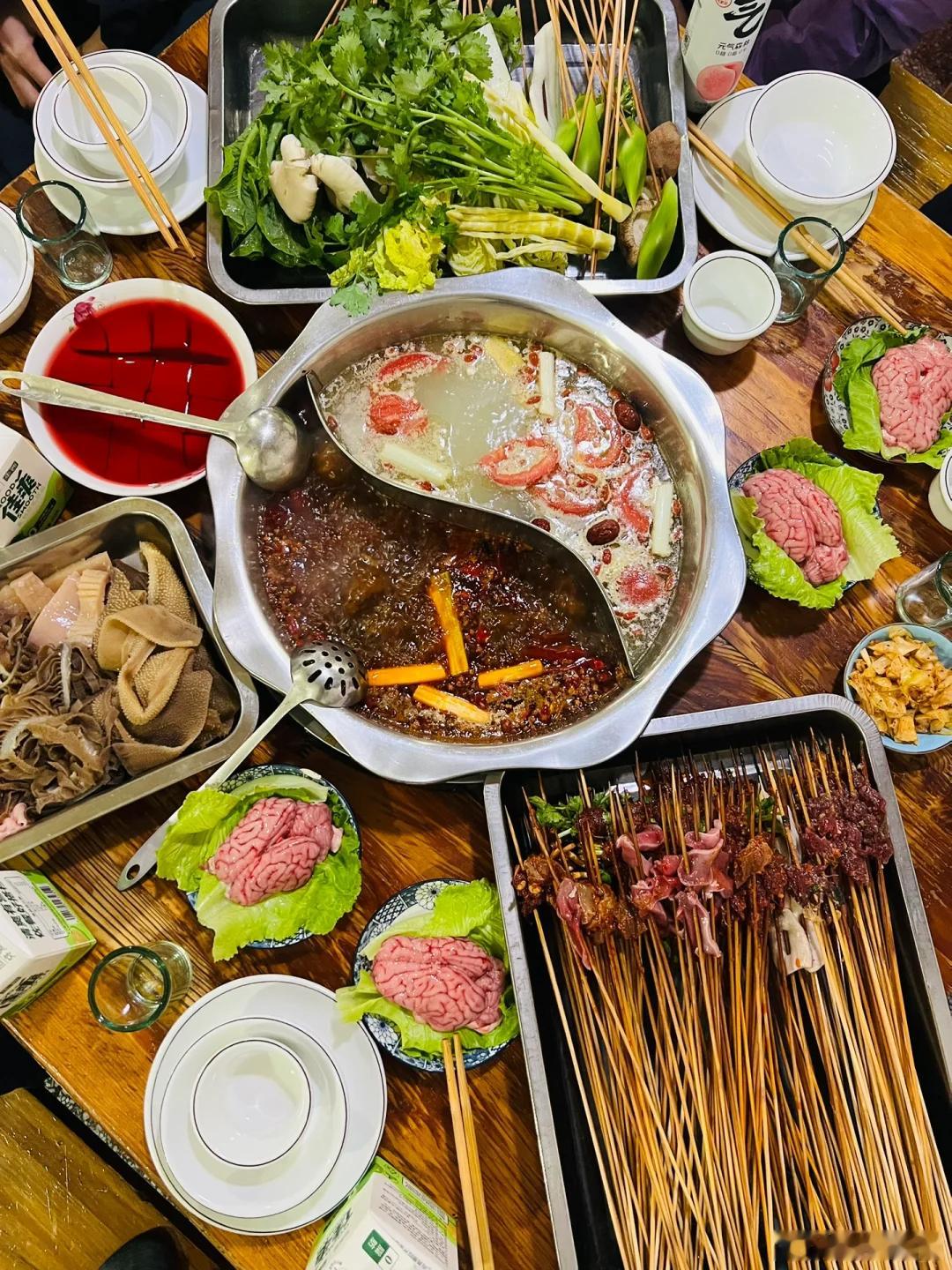 成都土著推荐美食系列【串串篇】&【冒菜篇】1.热锅自煮串串：满江红（