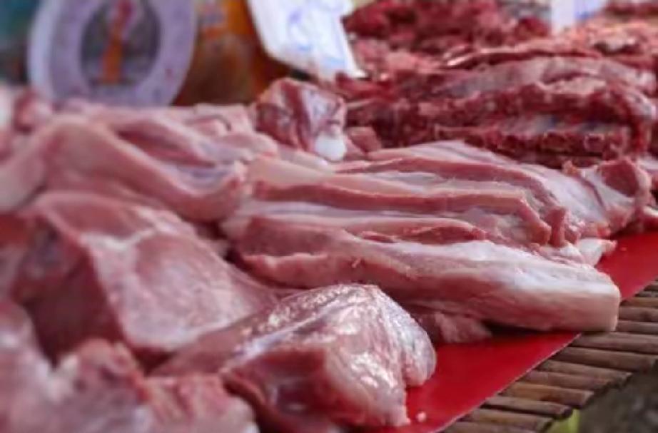 终于弄明白了为什么猪价跌破5块了不是猪肉不值钱了，也不是没人吃了，而是猪实在