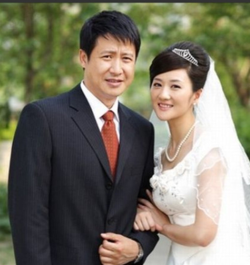2004年，前妻嫌弃张国强没有本事赚钱，执意要和他离婚，张国强苦苦挽留，最终前妻