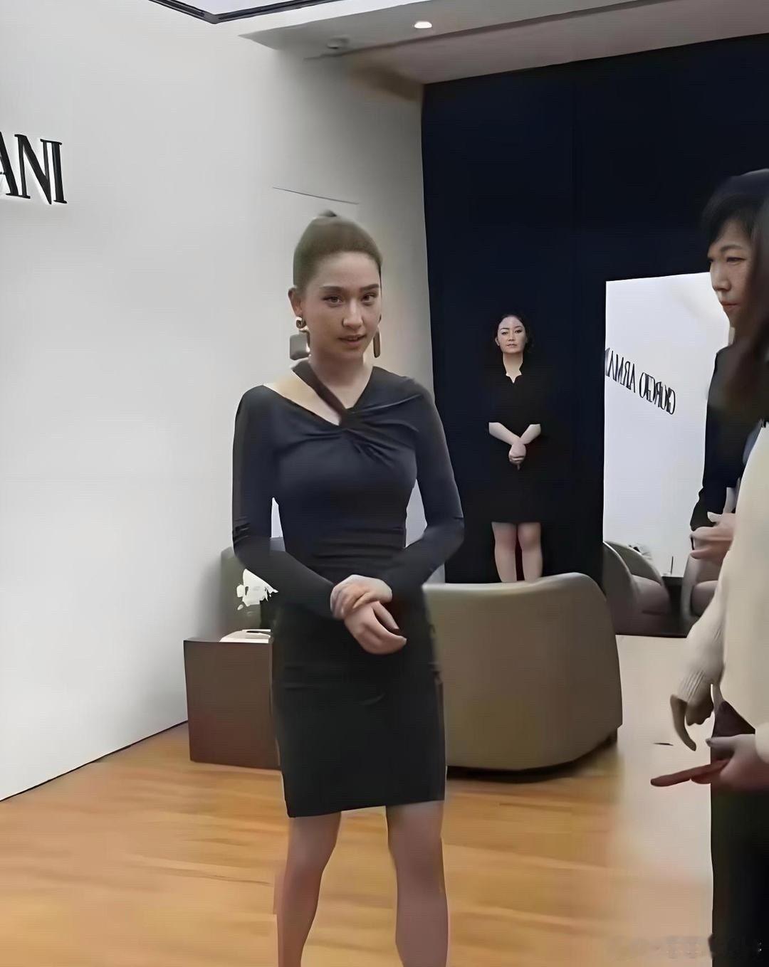 何超莲真人就长这样，没网上传的那么美