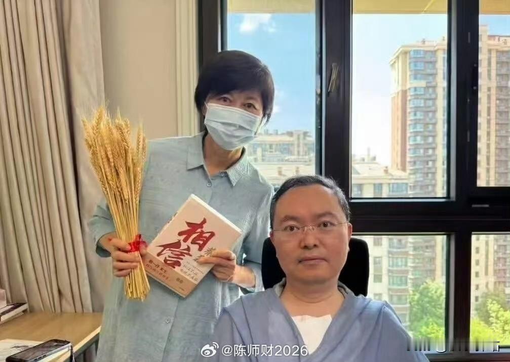【蔡磊回忆敬一丹到家中看望】9月13日，著名主持人敬一丹的女儿王尔晴发布讣告：敬