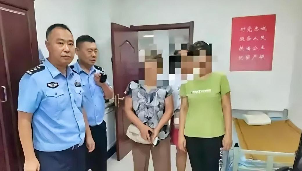 沈阳70岁大妈，捡了袋发霉大米想喂鸟，拆开一看差点瘫在地上——里面藏了近30万。