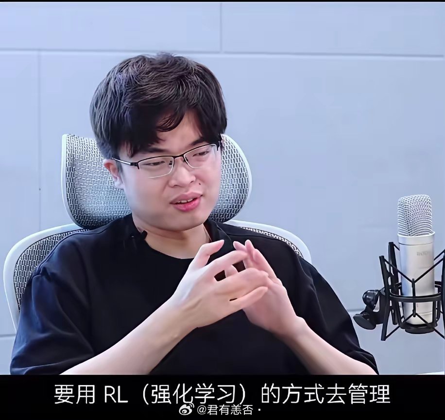 杨植麟单论技术，他远胜梁文锋，不过梁文锋的商业思维更为出色。他是学霸级别的人物，
