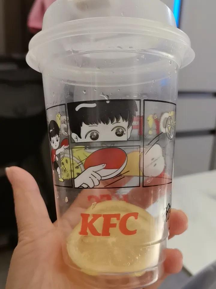 你知道肯德基一杯这个的价格是多少吗？这个也不重要。重要的是你知道它是怎么做出