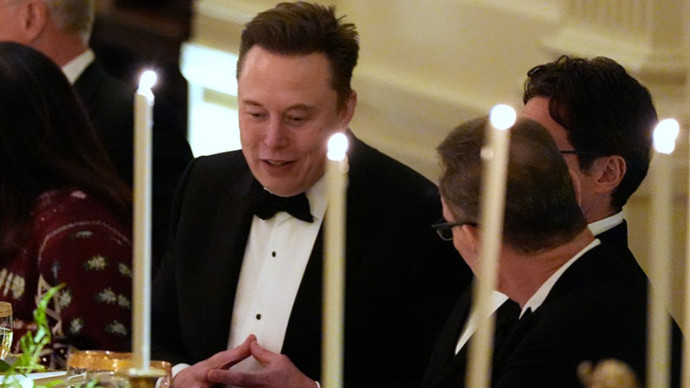 【马斯克：当前AI发展的真正瓶颈既不是资金也不是算法而是算力和电力】11月20