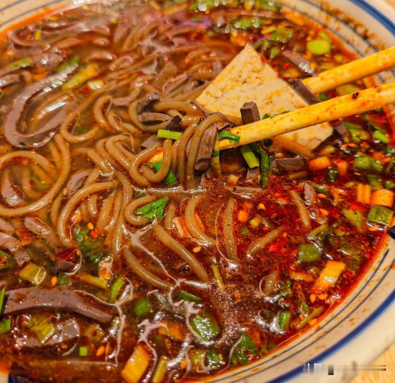 西安艳阳天西府饭小吃多多艳阳天凉菜臊子面豌杂臊子面山西肉臊子面秦九和臊子