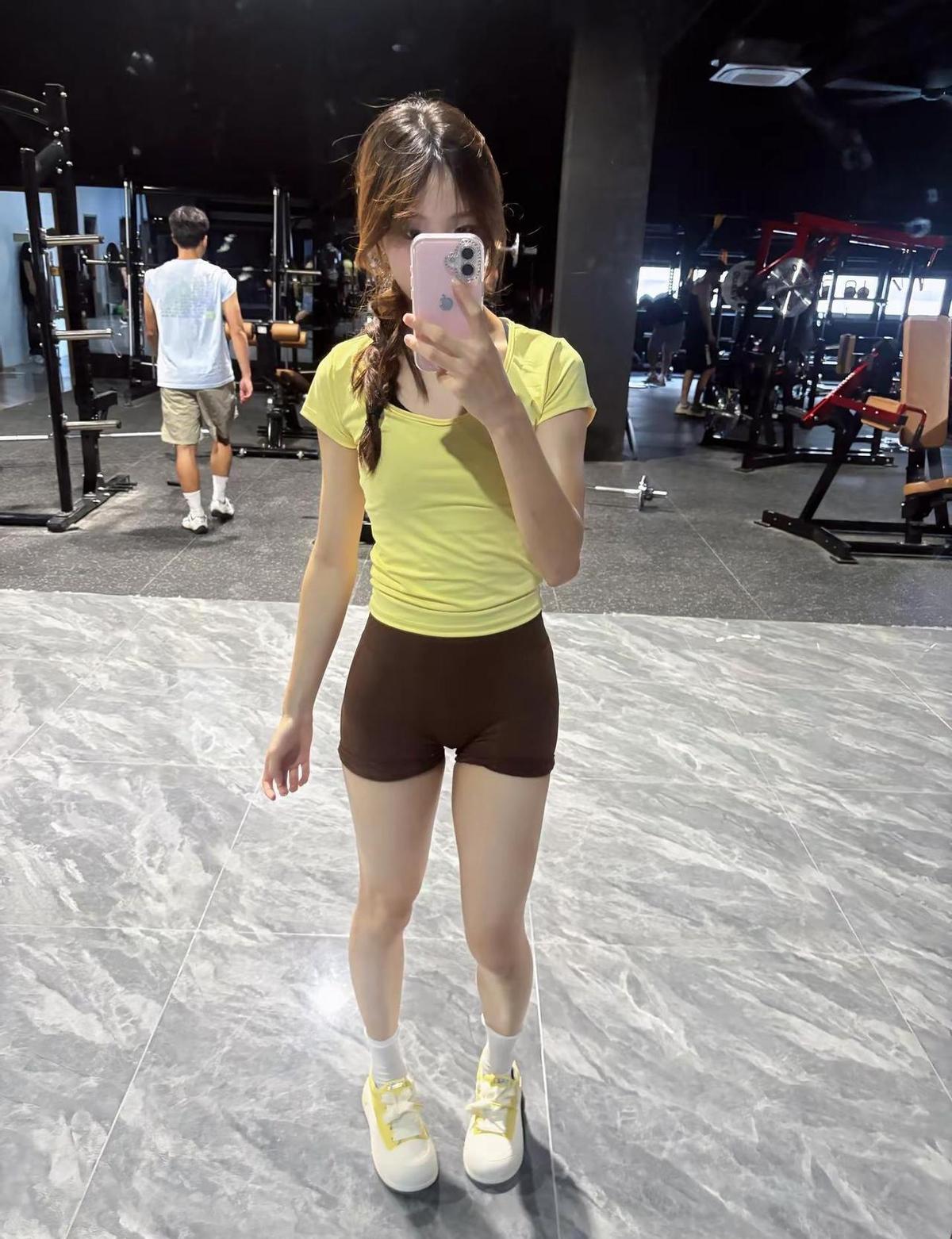 好女人不用选了，她可以直接要两样。以前说“好女孩才听话，坏女孩才练得狠”，现在