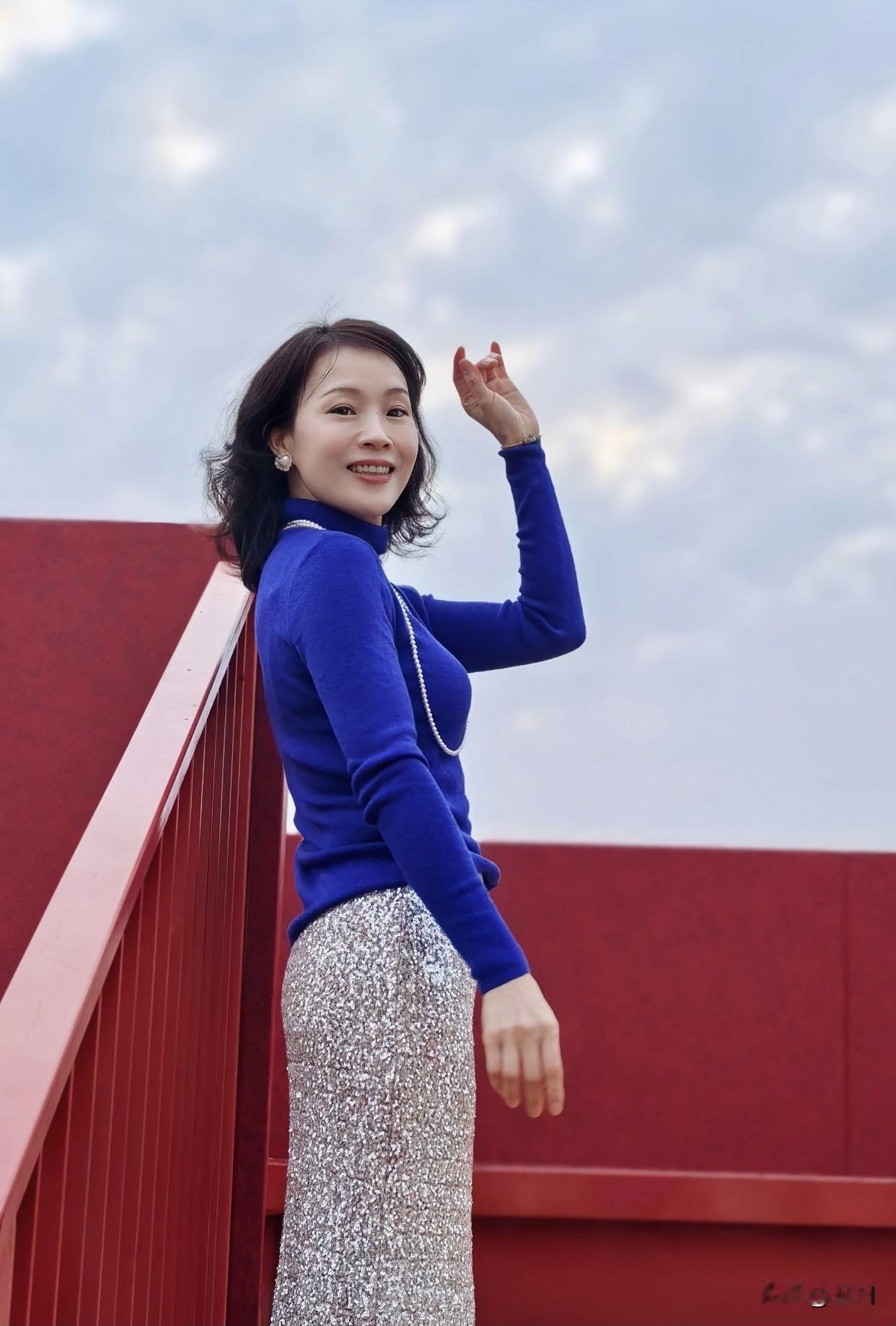 如何成为一个成熟的中年女人?生活中注重自我提升。可以培养阅读习惯，每月读两三本好