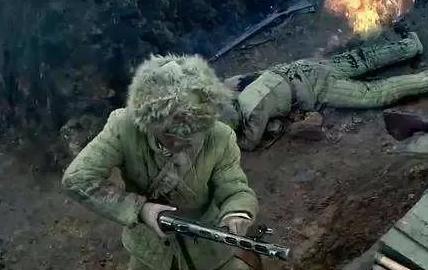 1950年，志愿军炊事班班长康庆禄牺牲后，他的机枪仍然在发射子弹，击毙了一大片敌