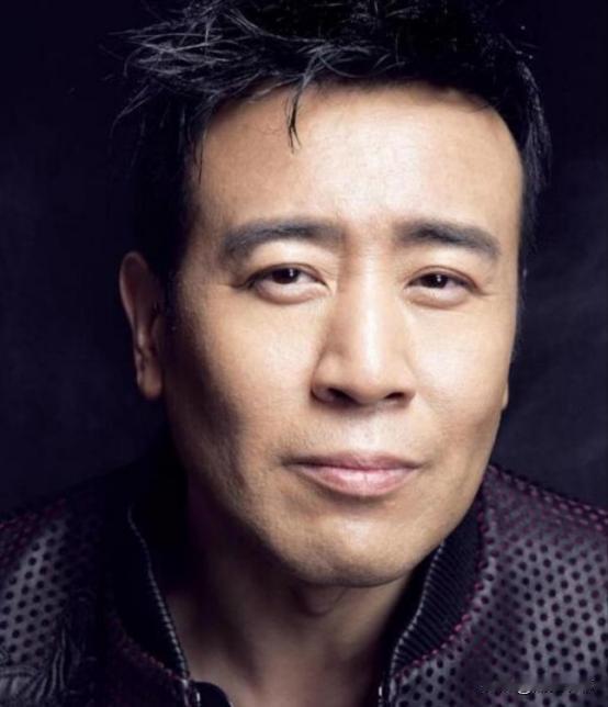 1996年，于和伟喝醉后想从南京长江大桥跳下一死了之，可没想到，女朋友宋林静知道