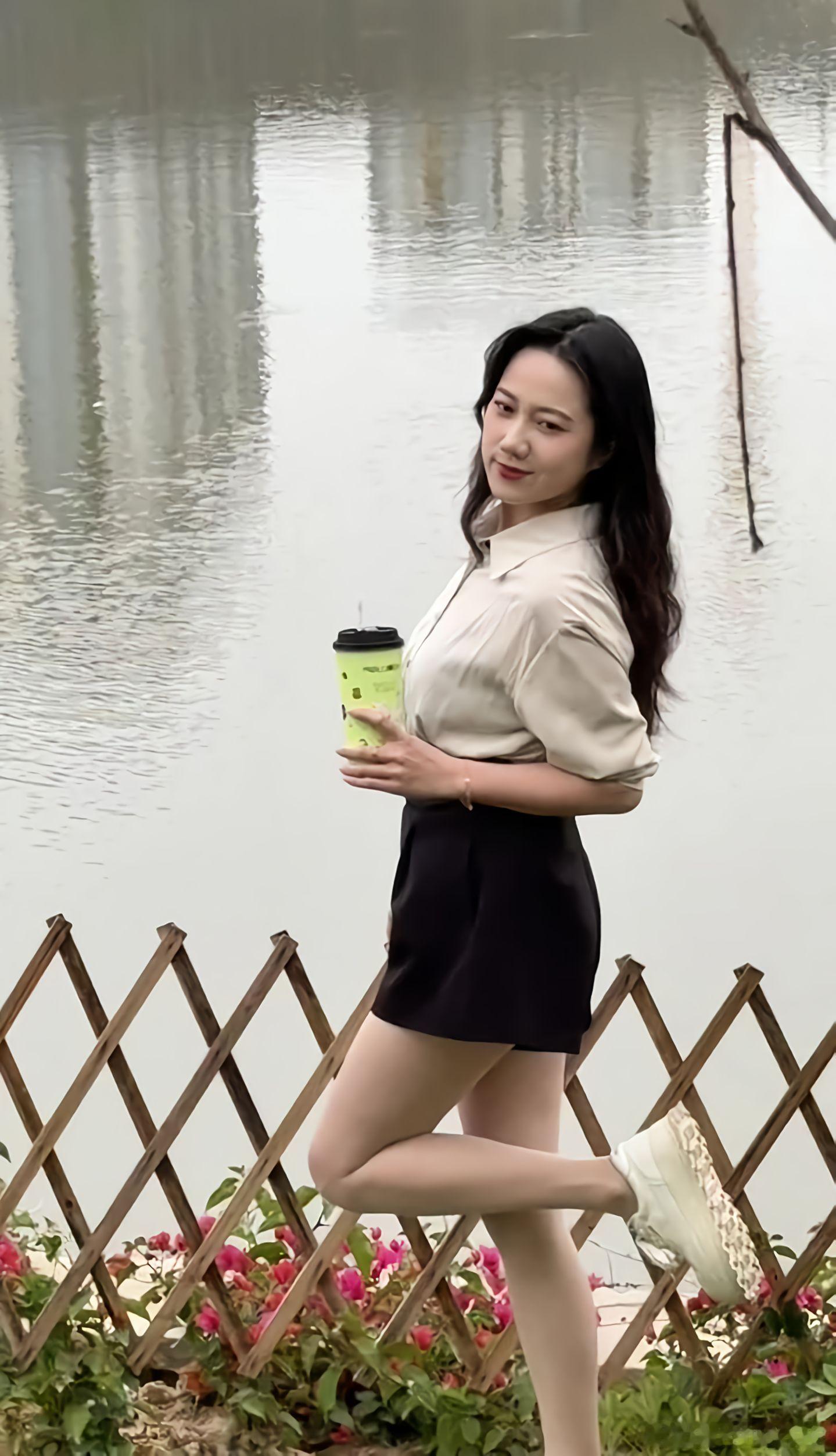 轻熟女神范儿要对生活比个yeah美女绘梦长廊