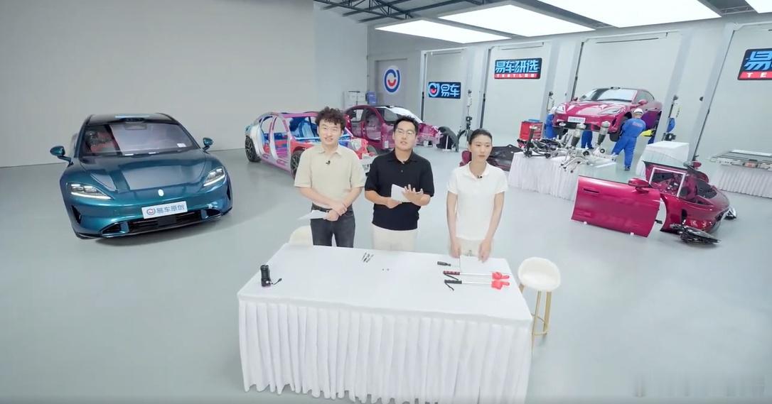 尚界Z7全网首拆老说像谁谁谁，拆开看就好了。尚界Z7全网首拆正在进行中，汽车媒