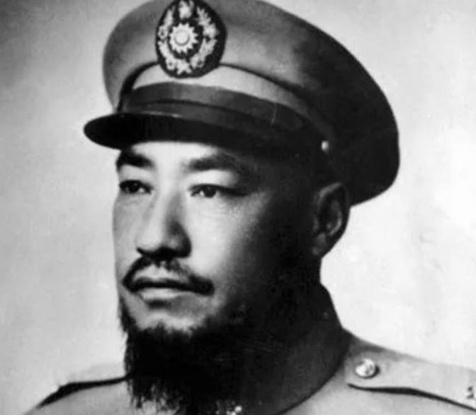 1961年，58岁的马步芳对18岁的五姨太说：“把你妈妈和两个妹妹叫来伺候我！”